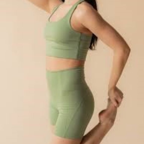 ** NWT** Girlfriend Collective High-Rise Bike Short Mantis L - Picture 2 of 7